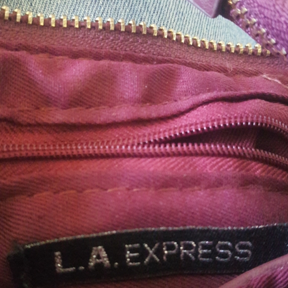 A practical multi zip cross body small mauve purse - Picture 4 of 4